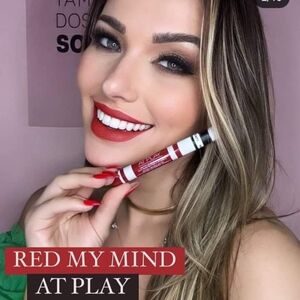 Mary Kay at play Liquid Lipstick Red My Mind.
